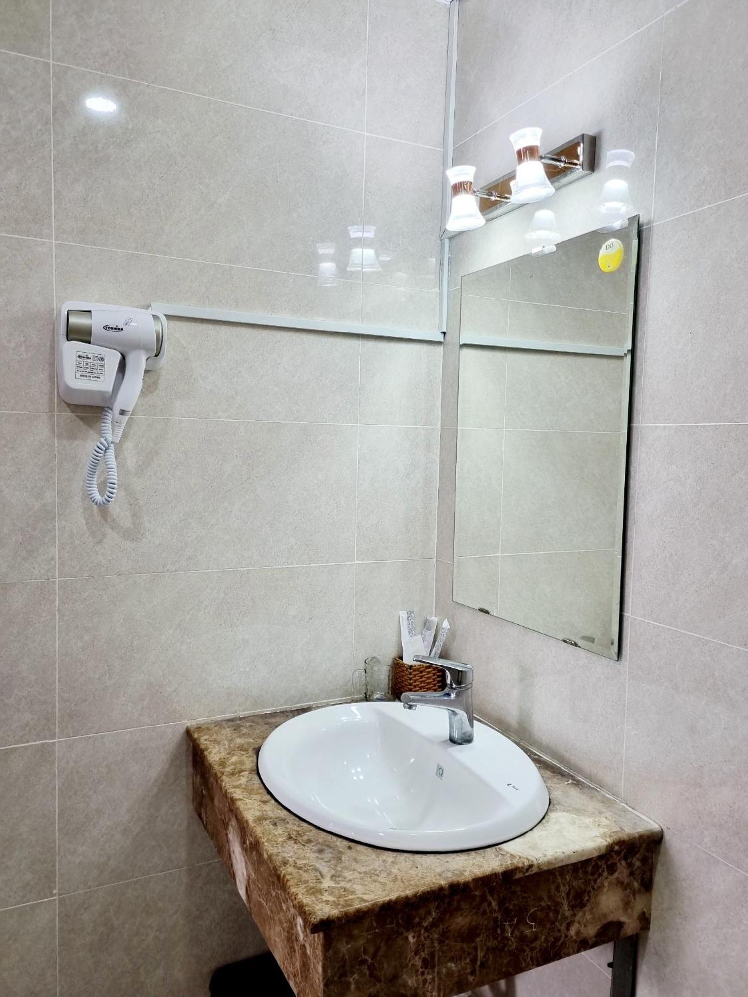 Minh Khue Hotel Vĩnh Long Εξωτερικό φωτογραφία